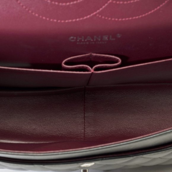 Chanel Timeless Jumbo double flap shoulder bag in black quil - Picture 9 of 13